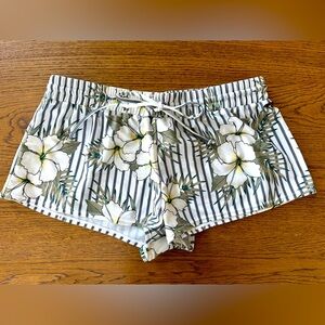 VOLCOM Tropical 2” Boardshorts - Women’s S - NWT